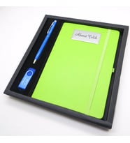 Wings SG112 İsme Özel Mavi-Yeşil Hediyelik Set  Kalem + 16GB. Usb Bellek + 15x21 Defter  Hepsi İsme Özel (Karışık)
