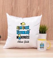 Enerji Sistemleri Mühendisi Kare Yastık ve Sarı Kupa Bardak