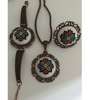 Renkli Motif İşlemeli Kanaviçe Kolye, Bileklik, Yüzük 3'lü Takım
