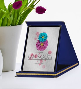 BK Gift Kişiye Özel Yılın Kadını Lacivert Plaket  3