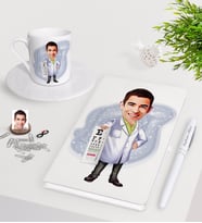 BK Gift Kişiye Özel Erkek Göz Doktoru Karikatürlü Beyaz Defter Kalem Türk Kahvesi Fincanı Seti (Model 1)