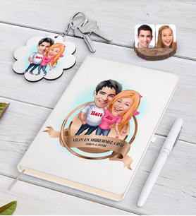 BK Gift Kişiye Özel Yılın En Mükemmel Çifti Karikatürlü Beyaz Defter Kalem ve Anahtarlık Hediye Seti-5 (Model 1)
