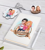 BK Gift Kişiye Özel Yılın En Mükemmel Çifti Karikatürlü Beyaz Defter Kalem ve Anahtarlık Hediye Seti-5 (Model 1)