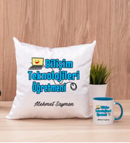 Bilişim Teknolojileri Öğretmeni Kare Yastık ve Mavi Kupa Bardak