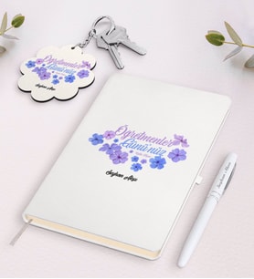 BK Gift Kişiye Özel Öğretmenler Gününüz Kutlu Olsun Beyaz Defter Kalem ve Anahtarlık Hediye Seti-3 (Model 1)