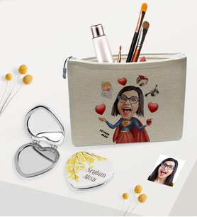 BK Gift Kişiye Özel Süper Anne Karikatürlü Keten Makyaj Çantası ve Kalp Ayna Seti (Model 1)