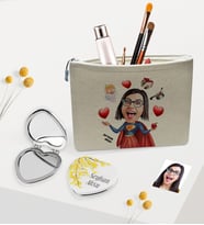BK Gift Kişiye Özel Süper Anne Karikatürlü Keten Makyaj Çantası ve Kalp Ayna Seti (Model 1)