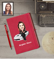 Kişiye Özel Patron Karikatürlü  Kırmızı Defter Kalem Hediye Seti Bayan-10