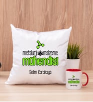 Metalurji ve Malzeme Mühendisi Kare Yastık ve Kırmızı Kupa Bardak