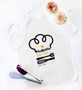 BK Gift Kişiye Özel Mutfakta Biri Var Beyaz Mutfak Önlüğü  4