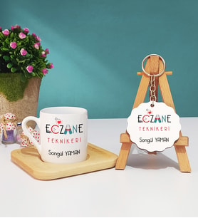 Eczane Teknikeri Ahşap Altlıklı Türk Kahvesi Fincanı ve Anahtarlık Seti