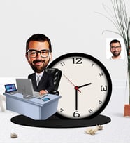 BK Gift Kişiye Özel Bay Genel Müdür Karikatürlü Ahşap Biblo Masa Saati (Çok Renkli)