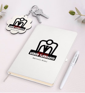 BK Gift Kişiye Özel Okul Müdür Yardımcısı Beyaz Defter Kalem ve Anahtarlık Hediye Seti-1 (Model 1)