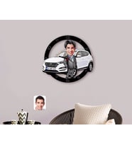 BK Gift Kişiye Özel Plakalı Erkek Hyundai Tucson Karikatürlü Ahşap Duvar Saati-1 (Beyaz)