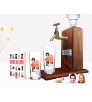 BK Gift Kişiye Özel Renkli Baskılı Sevgililer Karikatürlü İkili Rakı Bardağı Ahşap Rakı Standı ve Cep Kitabı Hediye Seti-54 (Model 1)