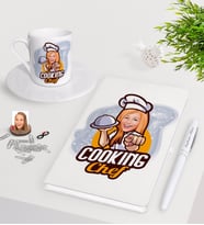 BK Gift Kişiye Özel Bayan Chef Karikatürlü Beyaz Defter Kalem Türk Kahvesi Fincanı Seti-15 (Model 1)