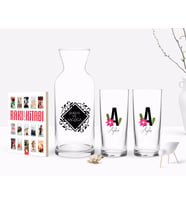 BK Gift Kişiye Özel Renkli Baskılı Harf ve İsim Tasarımlı İkili Rakı Bardağı Karaf ve Cep Kitabı Hediye Seti-4 (Model 1)