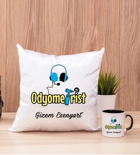Odyometrist Kare Yastık ve Siyah Kupa Bardak