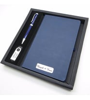Wings SG110 İsme Özel Lacivert Hediyelik Set  Kalem + 16GB. Usb Bellek + 15x21 Defter  Hepsi İsme Özel (Karışık)