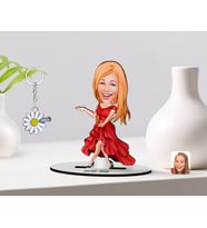 BK Gift Kişiye Özel Kadın Manken Karikatürlü 3D Ahşap Biblo ve İsimli Silver Papatya Anahtarlık-1 (Model 1)
