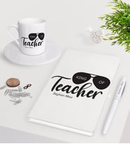 BK Gift Kişiye Özel Öğretmenin Kralı Beyaz Defter Kalem Türk Kahvesi Fincanı Seti-1 (Model 1)