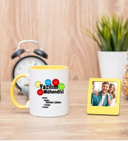 Yazılım Mühendisi Sarı Kupa Bardak ve Sarı Mini Fotoğraf Çerçevesi