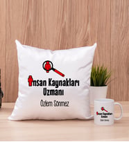 İnsan Kaynakları Uzmanı Kare Yastık ve Beyaz Kupa Bardak