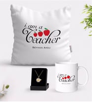 BK Gift Kişiye Özel Sınıf Öğretmeni Beyaz Kupa Yastık ve İsimli Papatya Kolye Hediye Seti-6 (Model 1)