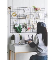 Duvar Standı Tel Pano Fotoğraf Çerçeve Askılık 50x70  5 adet Mandal ve 4 Adet Kartpostal Hediyeli (Siyah)