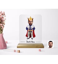BK Gift Kişiye Özel Kral Karikatürlü Ahşap Standlı Çerçeve (Beyaz)