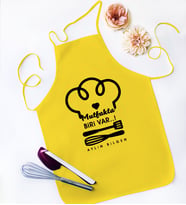BK Gift Kişiye Özel Mutfakta Biri Var Sarı Mutfak Önlüğü  4