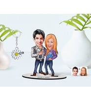 BK Gift Kişiye Özel Sevgililer Karikatürlü 3D Ahşap Biblo ve İsimli Silver Papatya Anahtarlık-50 (Model 1)