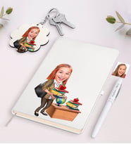 BK Gift Kişiye Özel Bayan Öğretmen Karikatürlü Beyaz Defter Kalem Ve Anahtarlık Hediye Seti-4 (Model 1)