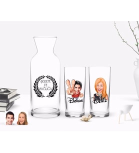 BK Gift Kişiye Özel Renkli Baskılı Erkek ve Kadın Karikatürlü İkili Rakı Bardağı ve Karaf Hediye Seti-4 (Model 1)