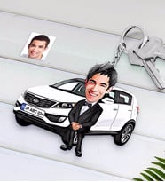 BK Gift Kişiye Özel Erkek Kia Sportage Figürlü Plakalı Ahşap Karikatür Anahtarlık-2 (Beyaz)