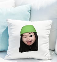 Emoji Kız Stiker Yastığı