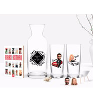 BK Gift Kişiye Özel Renkli Baskılı Erkek ve Kadın Karikatürlü İkili Rakı Bardağı Karaf ve Cep Kitabı Hediye Seti-2 (Model 1)