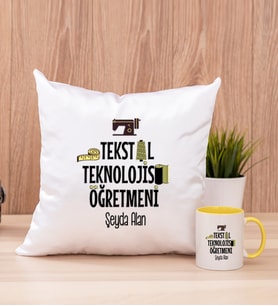 Tekstil Teknolojisi Öğretmeni Kare Yastık ve Sarı Kupa Bardak
