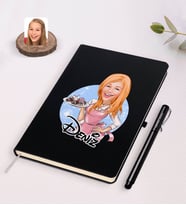 BK Gift Kişiye Özel Kadın Aşçı Karikatürlü Siyah Defter ve Kalem Hediye Seti-4