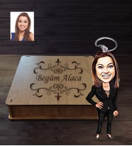 Kişiye Özel Öğretmen Karikatürlü  Ahşap Anahtarlık Kutulu Bayan-13