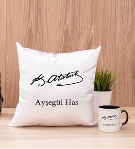 Atatürk İmzalı Kare Yastık ve Siyah Kupa Bardak