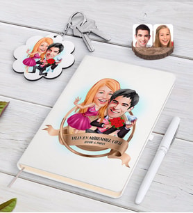 BK Gift Kişiye Özel Yılın En Mükemmel Çifti Karikatürlü Beyaz Defter Kalem ve Anahtarlık Hediye Seti-9 (Model 1)