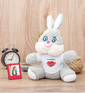 Sevgililere Özel Tarihli ve İsimli Peluş Tavşan ve Mini Fotoğraf Çerçevesi