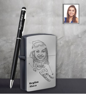 Kişiye Özel Yılbaşı Bayan Karikatürlü Siyah Çakmak Kalem Hediye Seti Model-9 (Model 1)