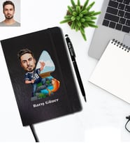 Kişiye Özel Balıkçı Karikatürlü Siyah Defter Kalem Hediye Seti Bay-4