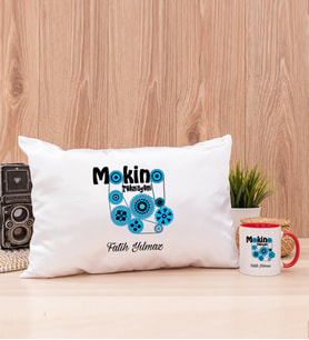 Makine Teknisyeni Dikdörtgen Yastık ve Kırmızı Kupa Bardak