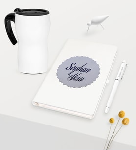BK Gift Kişiye Özel Kabartma Plakalı Beyaz Defter Kalem Beyaz Termos Mug Seti (Model 1)