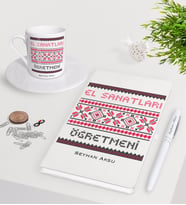 BK Gift Kişiye Özel El Sanatları Öğretmeni Beyaz Defter Kalem Türk Kahvesi Fincanı Seti (Model 1)