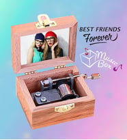 Kişiye Özel Arkadaşa Hediye Fotoğraflı Best Friends Çevirmeli Müzik Kutusu