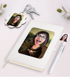BK Gift Kişiye Özel Mona Lisa Karikatürlü Beyaz Defter Kalem ve Anahtarlık Hediye Seti (Model 1)